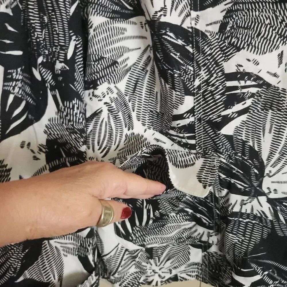 J5  Coldwater Creek Black and white floral jacket - Picture 8 of 15